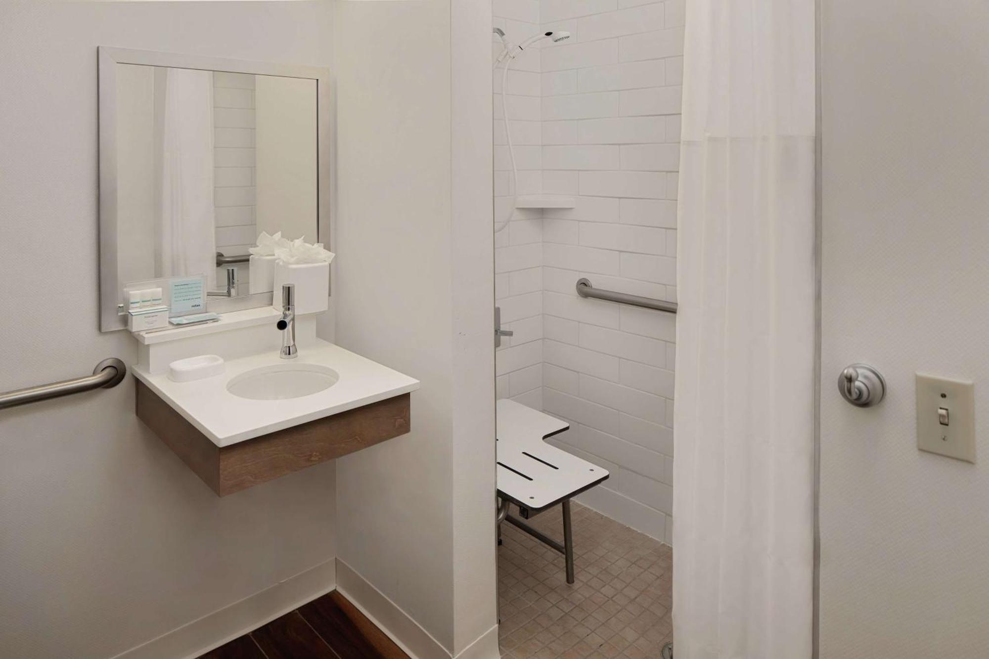 Hampton Inn Louisville Downtown Екстер'єр фото
