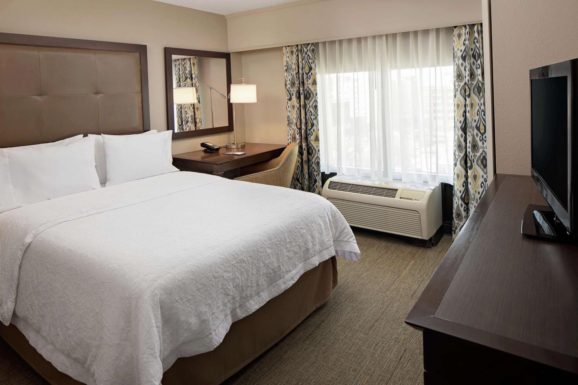 Hampton Inn Louisville Downtown Екстер'єр фото