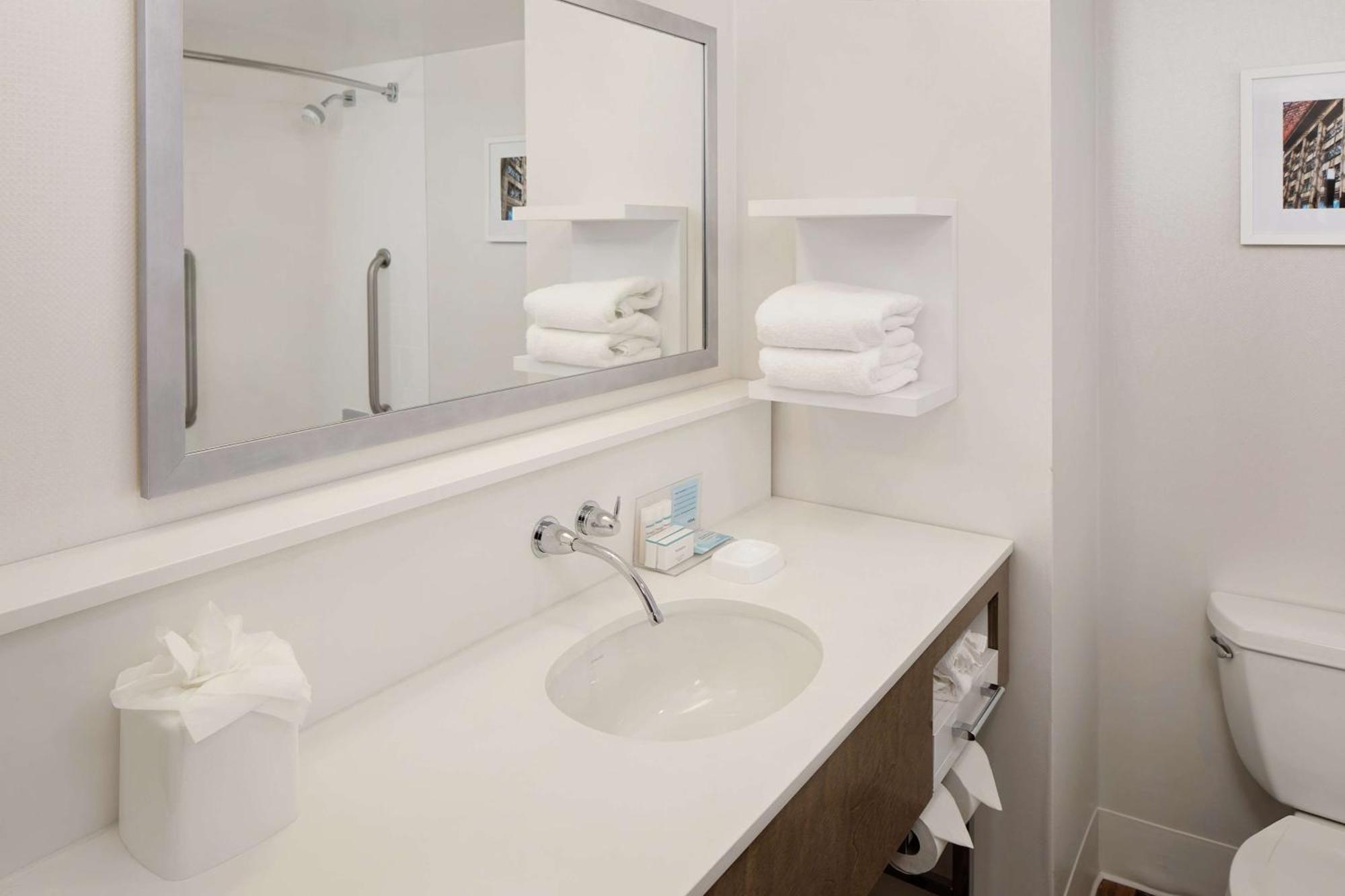 Hampton Inn Louisville Downtown Екстер'єр фото