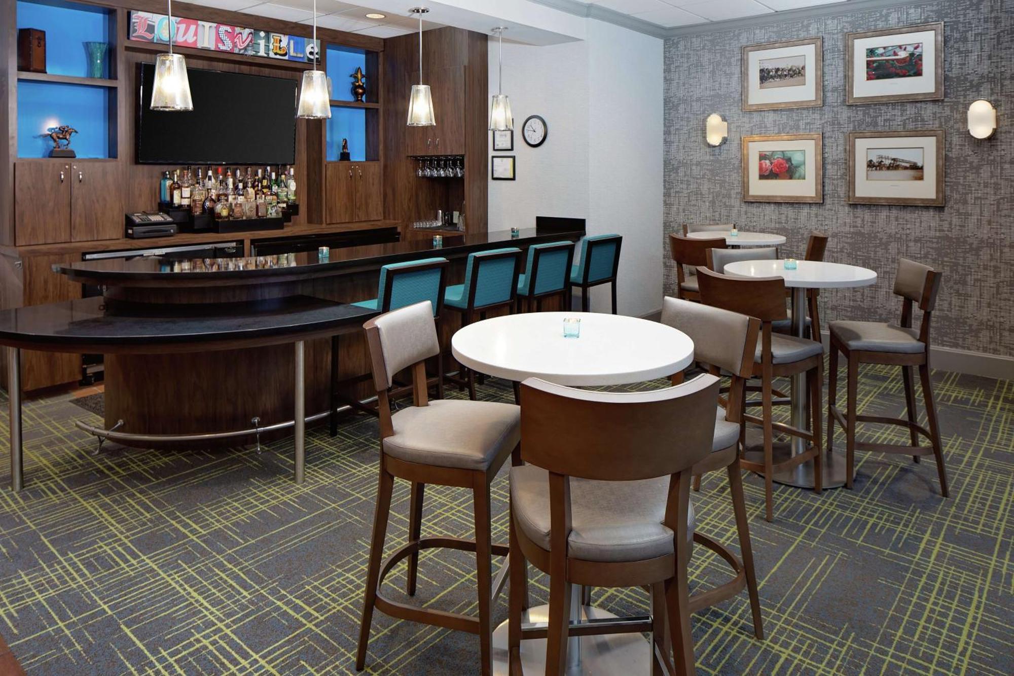 Hampton Inn Louisville Downtown Екстер'єр фото