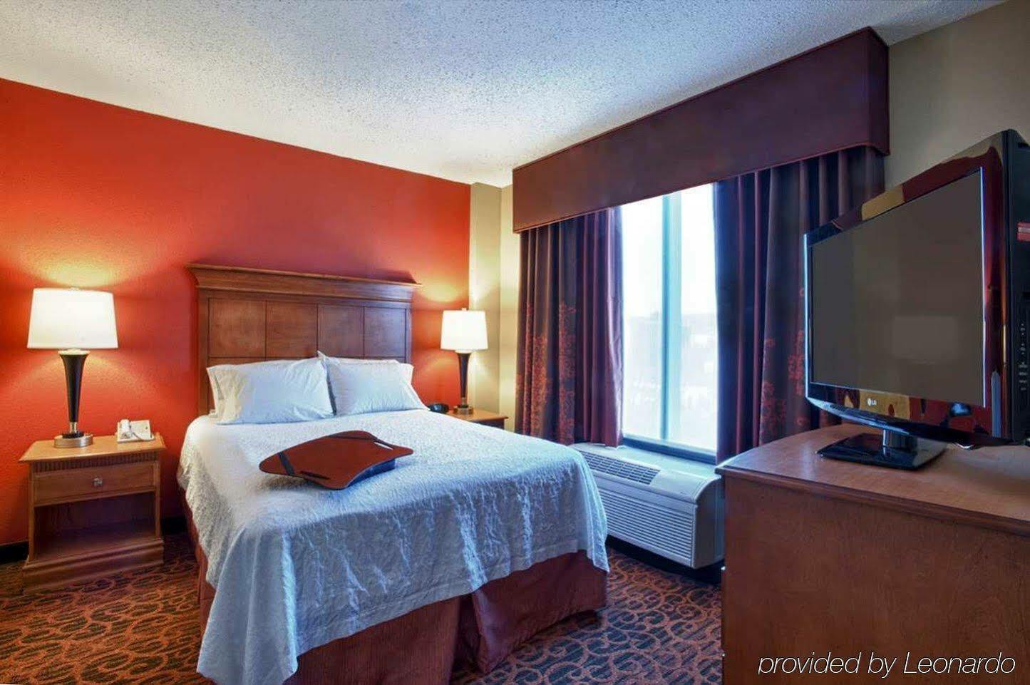 Hampton Inn Louisville Downtown Екстер'єр фото